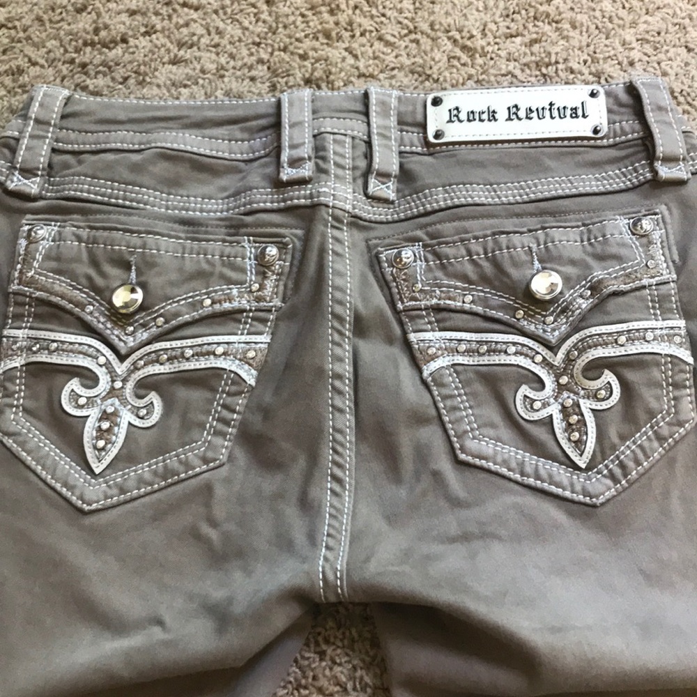 Rock Revival Cropped Jeans- tan